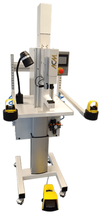 RIVETEUSE PROGRAMMABLE AVEC RECONNAISSANCE DES OUTILS